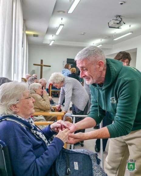 Lar de Sant'Ana recebe aula de Biodanza